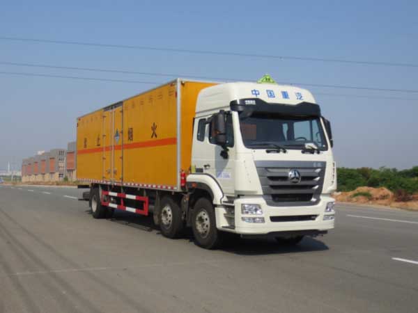 江特牌JDF5250XZWZ5型雜項(xiàng)危險(xiǎn)物品廂式運(yùn)輸車